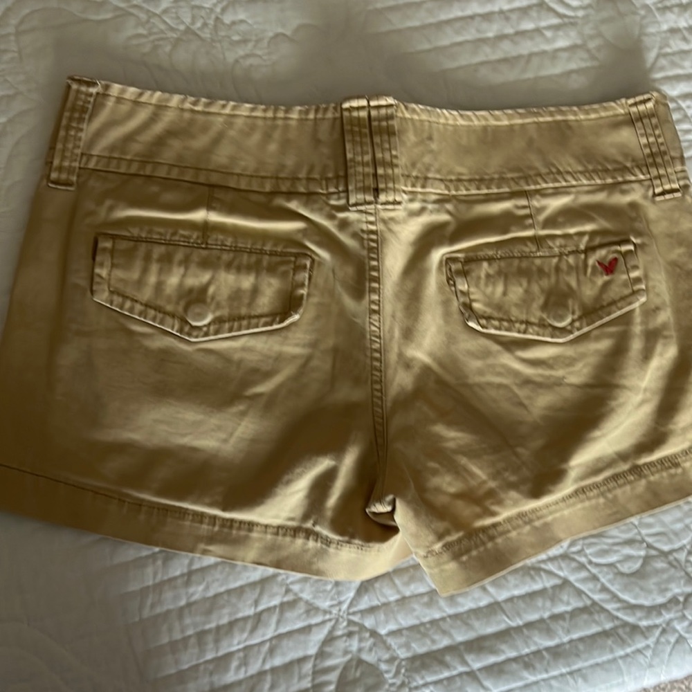 AE khaki shorts 🤍
